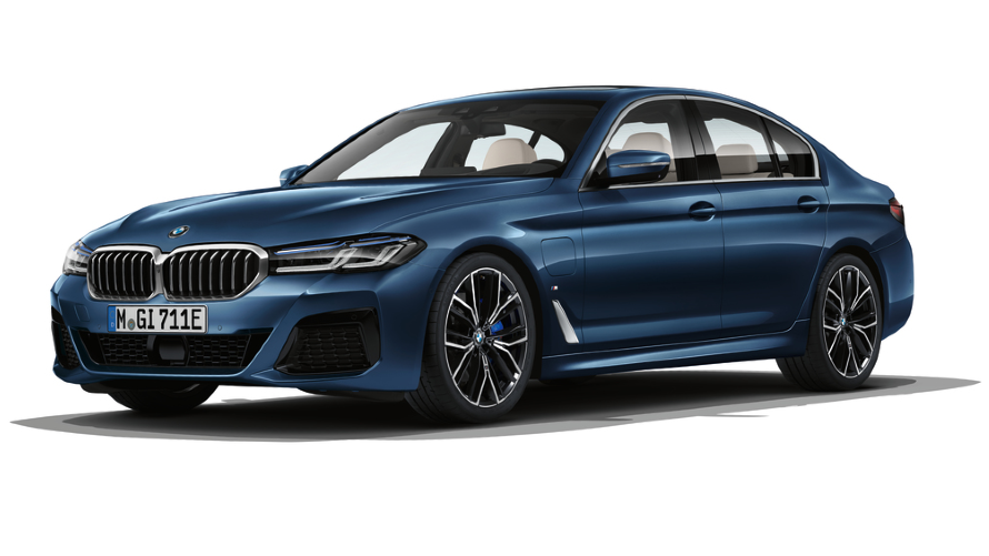 منظر جانبي للسيارة الهجين BMW 5 series G30